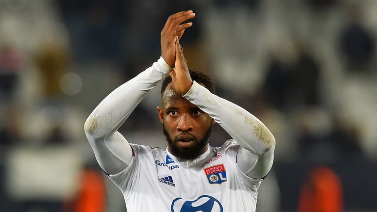 Lyon&#39;s French forward Moussa Dembele applauds his supporters at the end of the French L1 football match between FC Girondins de Bordeaux and Olympique Lyonnais at the Matmut Atlantique stadium in Bordeaux, southwestern France on January 11, 2020. 