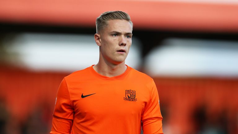 Southend goalkeeper Nathan Bishop is close to completing a move to Manchester United