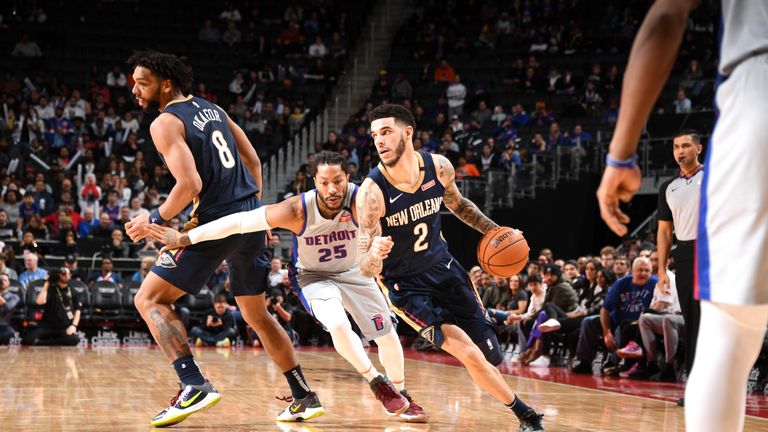 Lonzo Ball # 2 de los New Orleans Pelicans maneja la pelota durante un juego contra los Detroit Pistons el 13 de enero de 2020 en Little Caesars Arena en Detroit, Michigan.