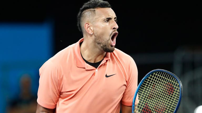 Nick Kyrgios fue empujado a la distancia por Karen Khachanov, antes de ganar el partido más largo de su carrera.