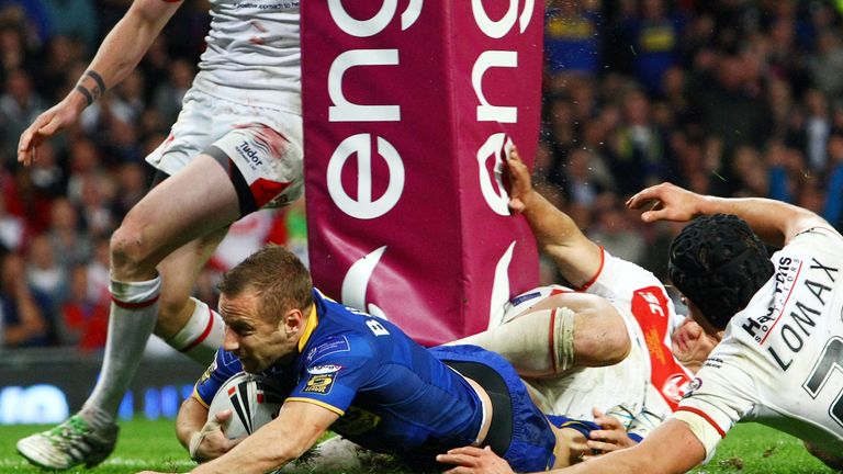PICTURE BY VAUGHN RIDLEY/SWPIX.COM...Rugby League - Super League Grand Final 2011 - St Helens Saints v Leeds Rhinos - Old Trafford, Manchester, England - 08/10/11…Leeds Rob Burrow scores the first try of the match.