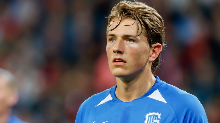 SALZBURG, AUSTRIA - SEPTEMBER 17: Sander Berge of KRC Genk looks on during the UEFA Champions League group E match between RB Salzburg and KRC Genk at Red Bull Arena on September 17, 2019 in Salzburg, Austria. (Photo by TF-Images/Getty Images)