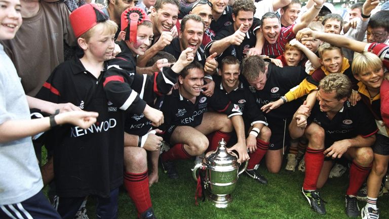 9 May 1998: Saracens celebrate after their victory in the Tetley Bitter Cup final against Wasps at Twickenham in London. Saracens won the match 48-18. \ Mandatory Credit: Alex Livesey/Allsport