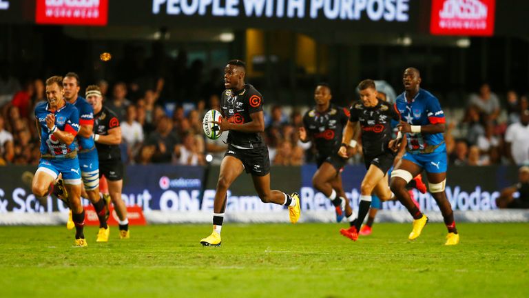  Aphelele Fassi  attacks for the Sharks