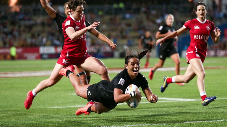 HAMILTON, NEW ZEALAND - JANUARY 26: Stacey Fluhler of New Zealand scores a try during the Cup Final match between Canada and New Zealand at the 2020 HSBC Sevens at FMG Stadium Waikato on January 26, 2020 in Hamilton, New Zealand. (Photo by Hagen Hopkins/Getty Images)