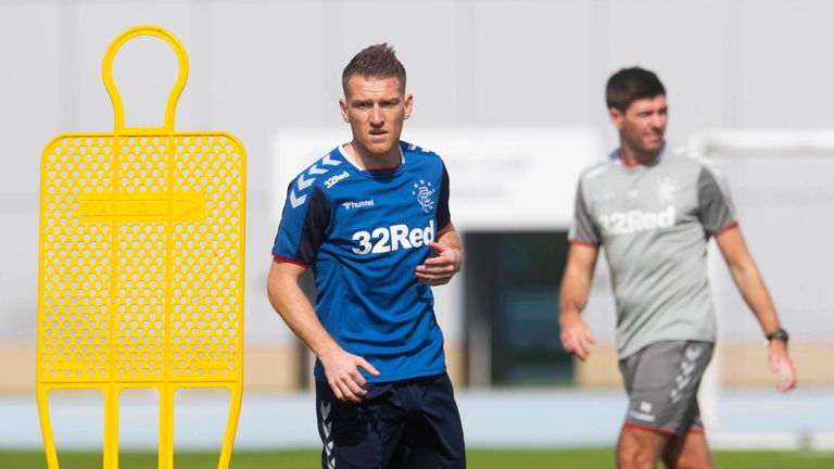 Steven Davis durante el entrenamiento de los Rangers en Dubai