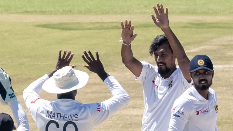 Sri Lanka's Suranga Lakmal (2nd right) celebrates after dismissing Zimbabwe's Prince Masvaure