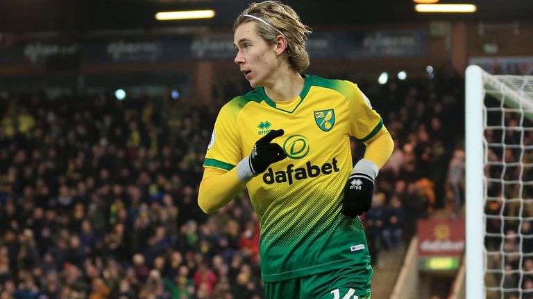 Todd Cantwell puts Norwich 1-0 up against Crystal Palace