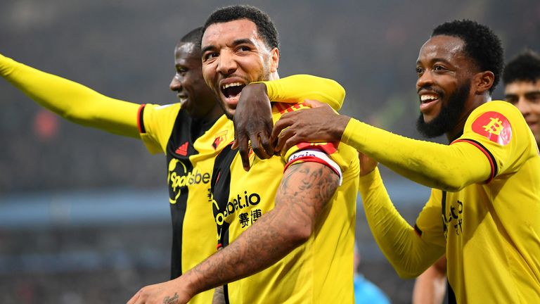 Troy Deeney celebra su gol contra el Aston Villa