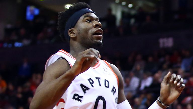 Terence Davis en acción por los Raptors contra los Cavaliers