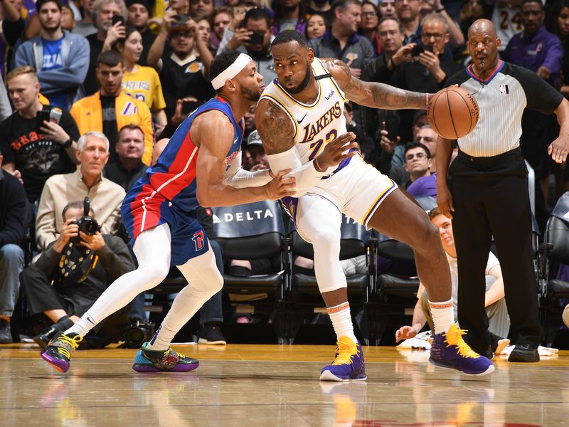 LeBron James Stunts In The Nike Zoom LeBron 3 Lakers •