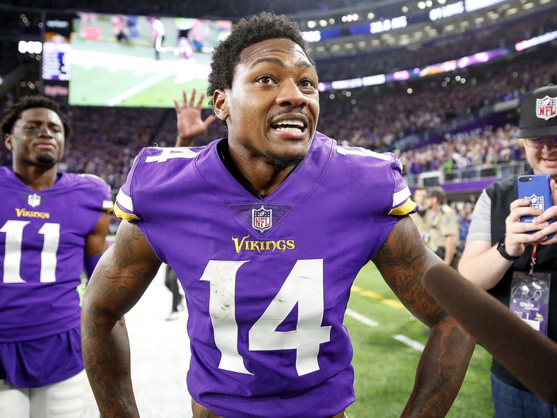 Nov 10, 2019: Minnesota Vikings wide receiver Stefon Diggs #14 during an NFL  game between the Minnesota Vikings and the Dallas Cowboys at AT&T Stadium  in Arlington, TX Minnesota defeated Dallas 28-24