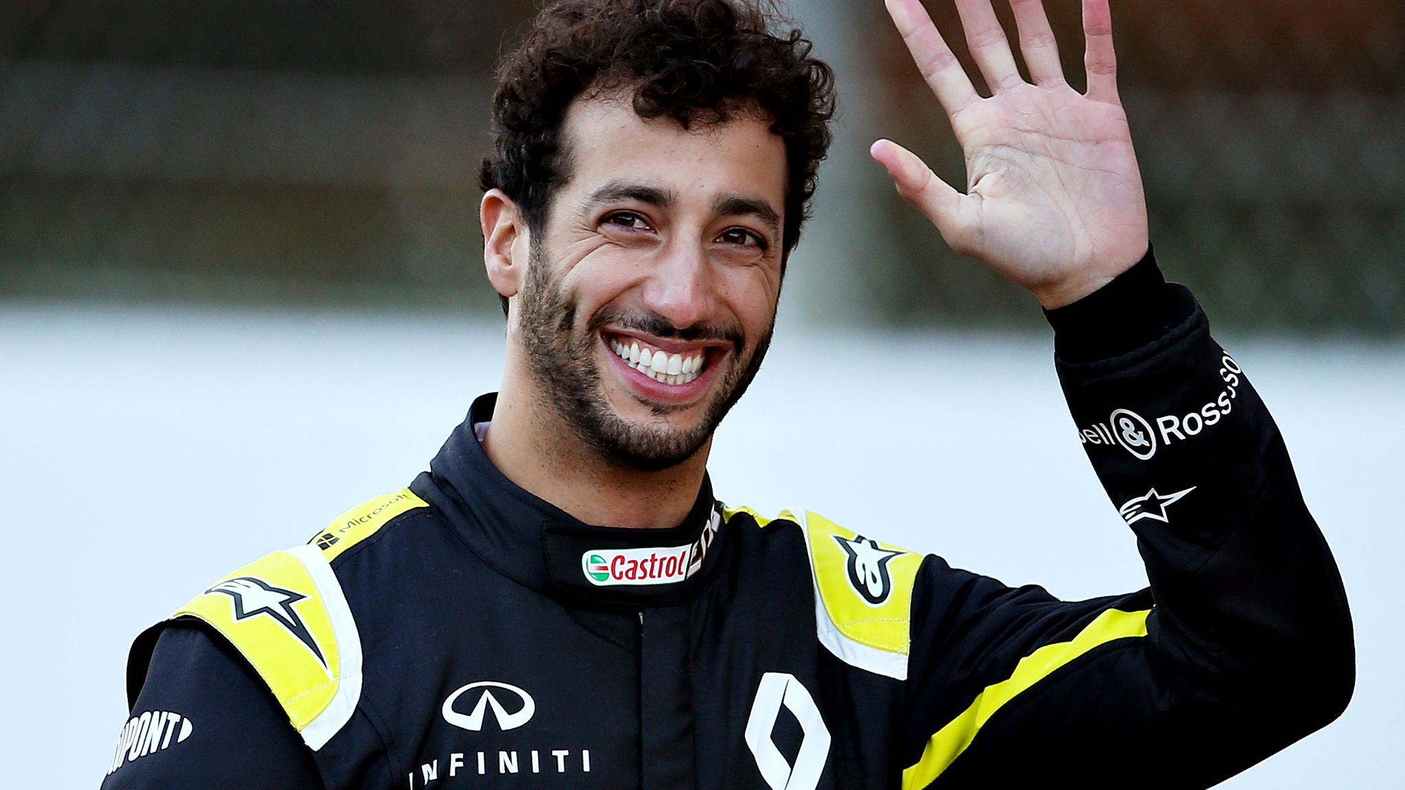Daniel Ricciardo will 'answer calls' from teams but wants Renault stay | F1  News