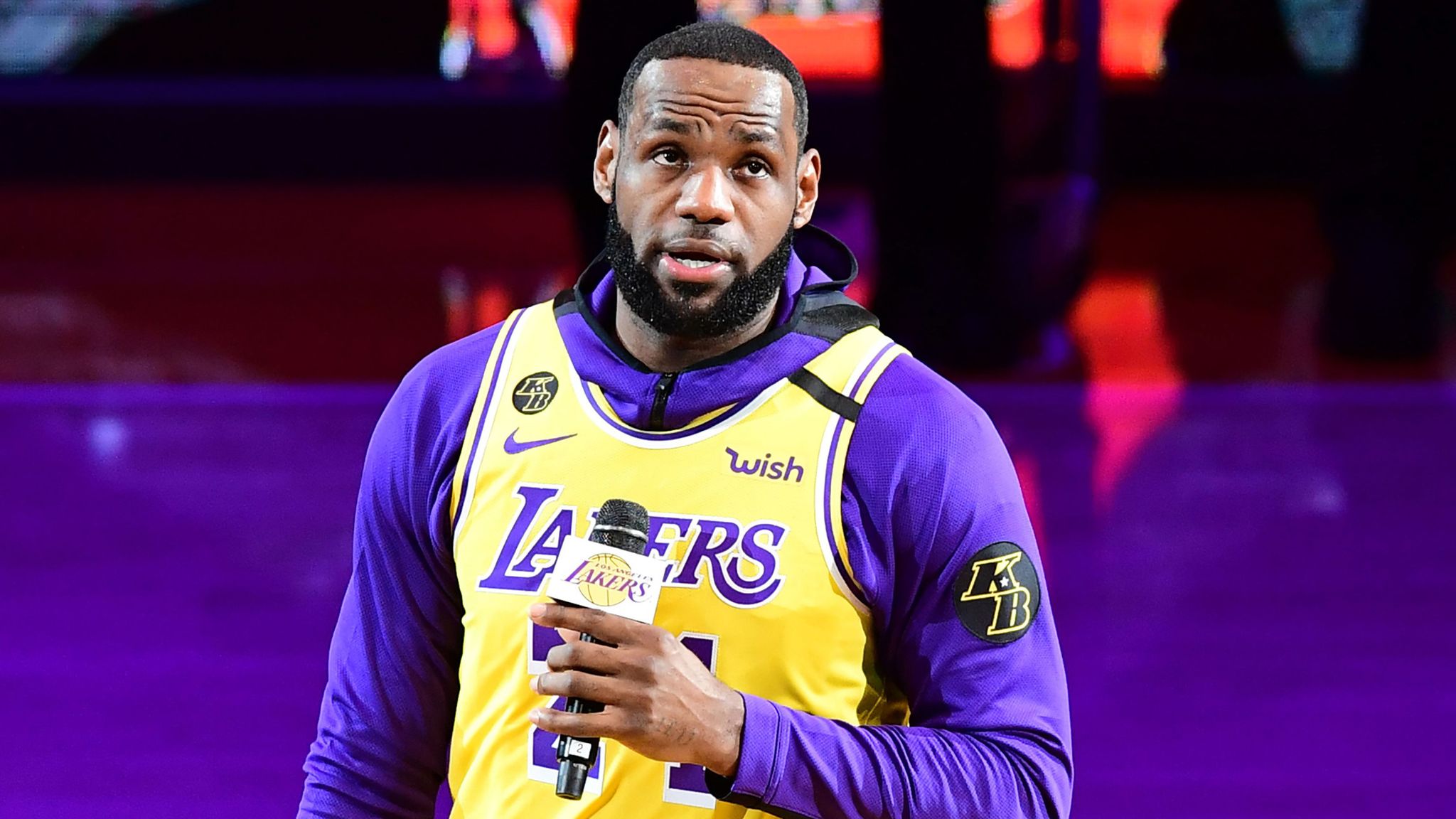 LeBron James Pays Tribute To Kobe With Black Mamba Lakers Jersey