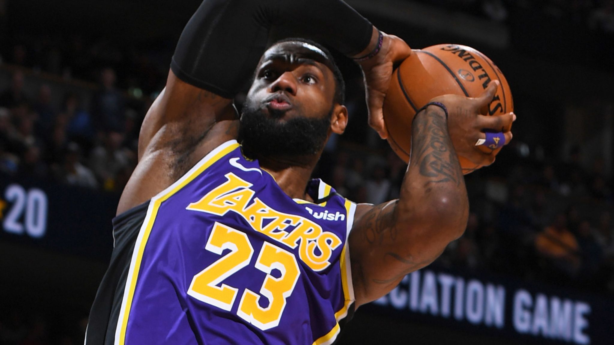 LeBron James Scores 36, Lakers Beat Raptors in OT, Snap 11-Game