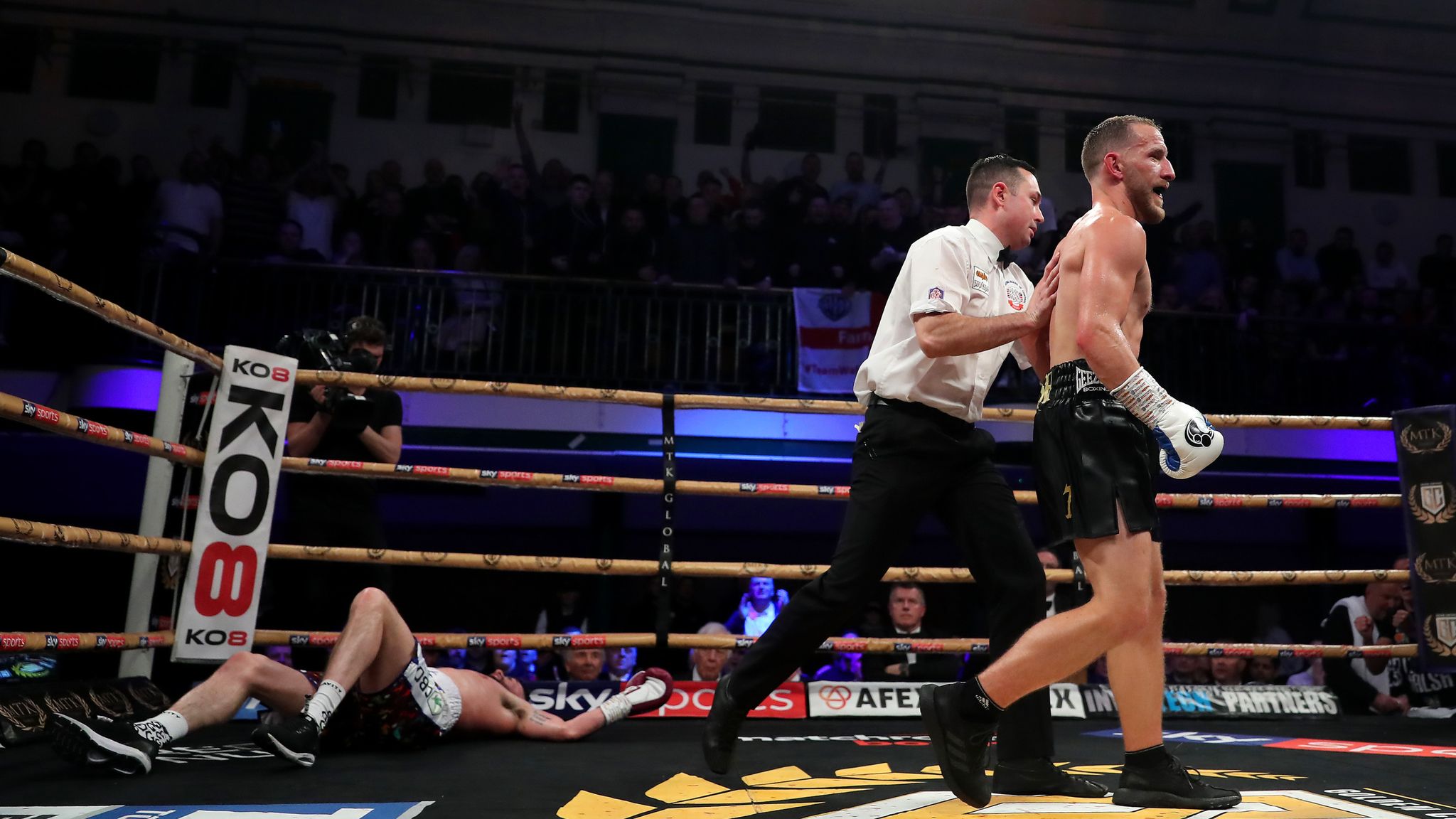 Golden Contract: Jazza Dickens faces Ryan Walsh in featherweight final ...