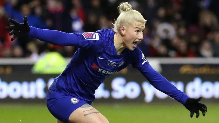 Bethany England celebra después de marcar el segundo gol de su Chelsea