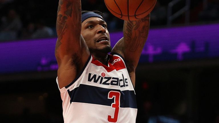 Bradley Beal scores with a dunk against the Chicago Bulls