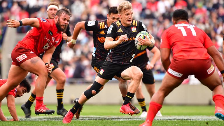 TOKYO, JAPAN - FEBRUARY 15: Damian Mckenzie of Chiefs runs with the ball during the Super Rugby match between Sunowlves and Chiefs at Prince Chichibu Memorial Ground on February 15, 2020 in Tokyo, Japan. (Photo by Atsushi Tomura/Getty Images)