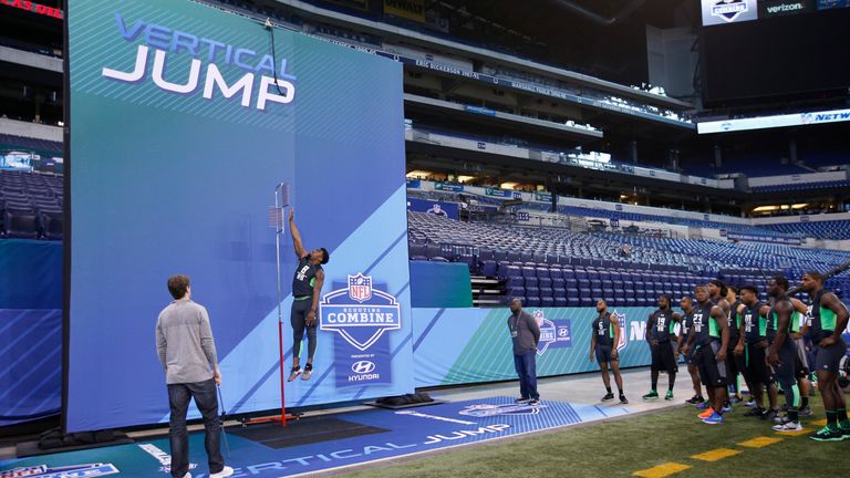 Dallas Cowboys running back Ezekiel Elliott in the vertical jump at the 2016 combine