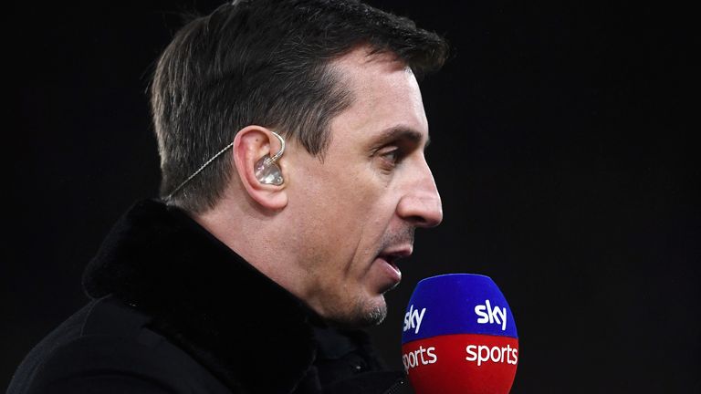 Gary Neville ha donado al fondo de supervivencia de Brighouse Town