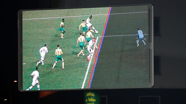 NORWICH, ENGLAND - JANUARY 01: A VAR decision show on the big screen indicates Connor Wickham of Crystal Palace is onside before the equalising goal is scored during the Premier League match between Norwich City and Crystal Palace at Carrow Road on January 1, 2020 in Norwich, United Kingdom. (Photo by Marc Atkins/Getty Images)