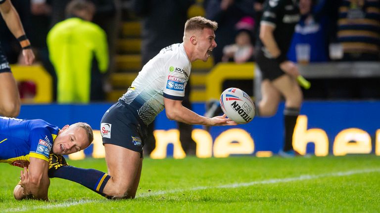 Jack Walker scores a try against Warrington