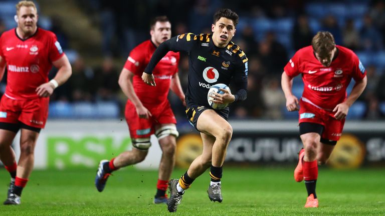 Jacob Umaga of Wasps breaks clear of the Saracens defence