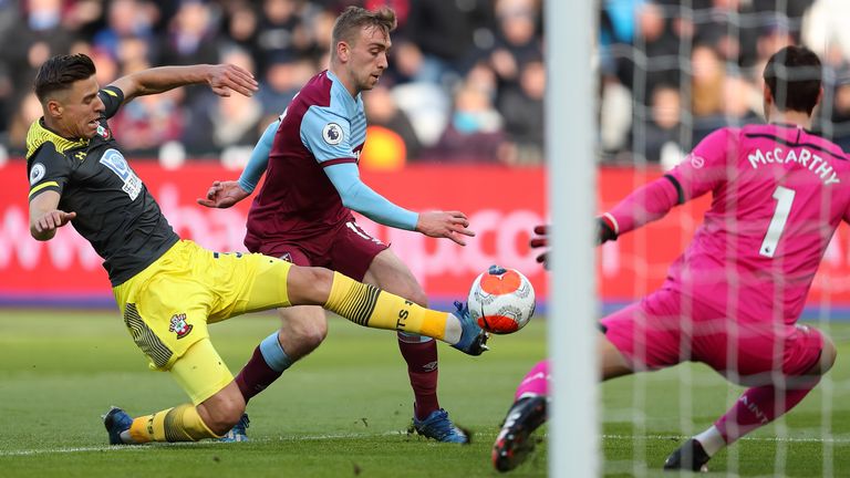 Jarrod Bowen makes it 1-0 to West Ham