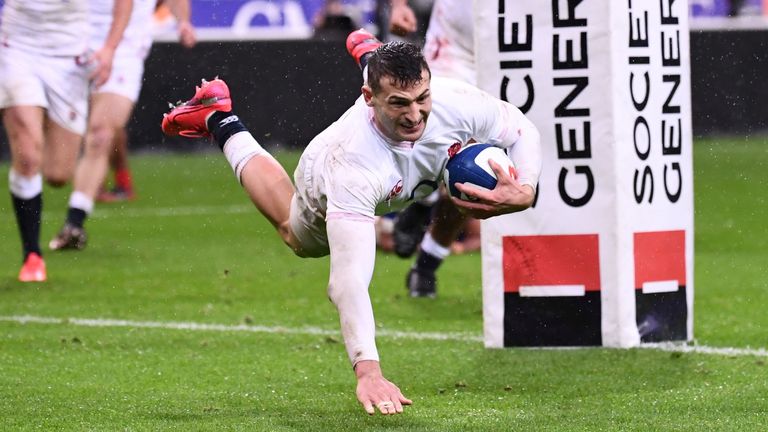 Jonny May anotó dos intentos para Inglaterra, pero también fue culpable de un error de juicio que llevó a un intento de Francia