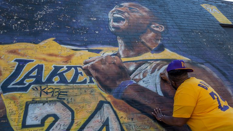 Fan writes a message on Kobe Bryant mural
