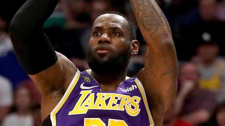 LeBron James lofts a fadeaway jump shot during the Lakers&#39; overtime win in Denver