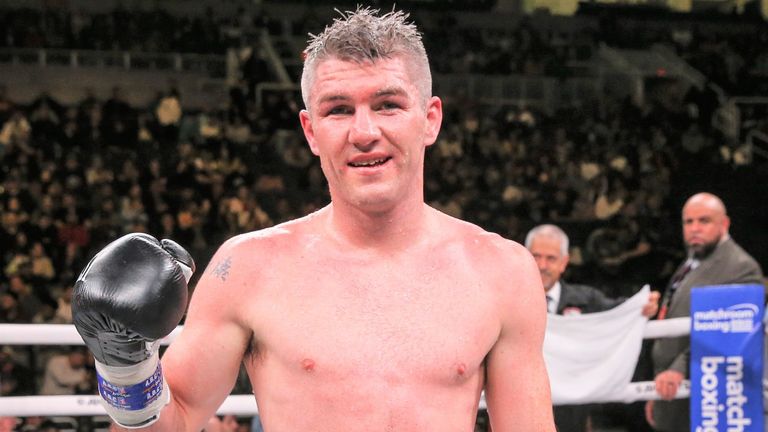 Liam Smith podría apuntar al título de la OMB de Patrick Teixeira 