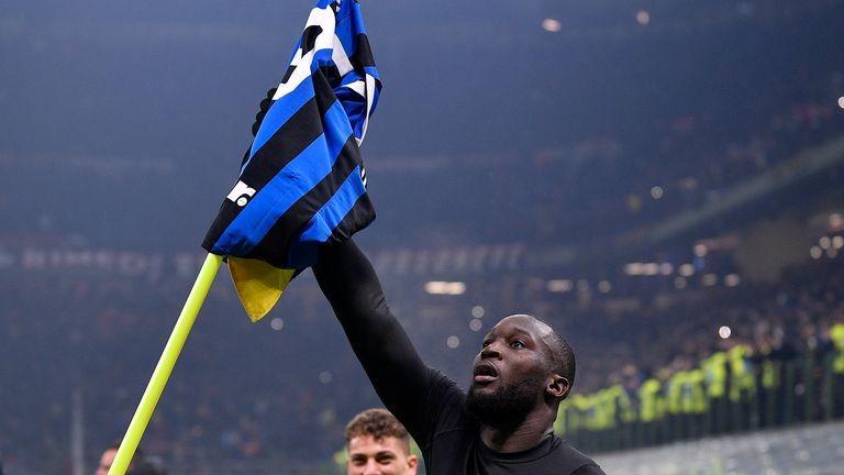 MILAN, ITALY - FEBRUARY 9: Romelu Lukaku of FC Internazionale Milano, celebrates his goal the 4-2 during the Italian Serie A match between Internazionale v AC Milan at the San Siro on February 9, 2020 in Milan Italy (Photo by Mattia Ozbot/Soccrates/Getty Images)