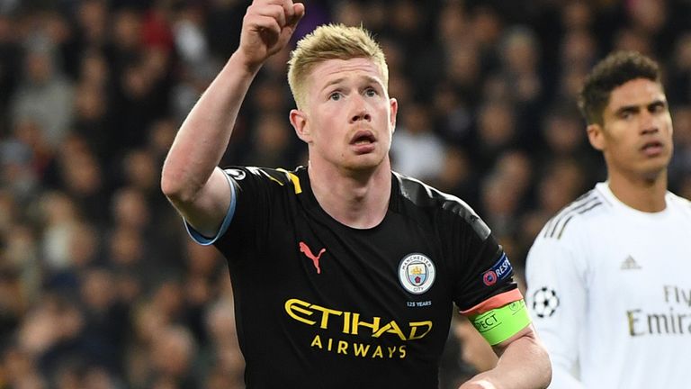 Kevin De Bruyne de Man City celebra la conversión de su penal contra el Real Madrid