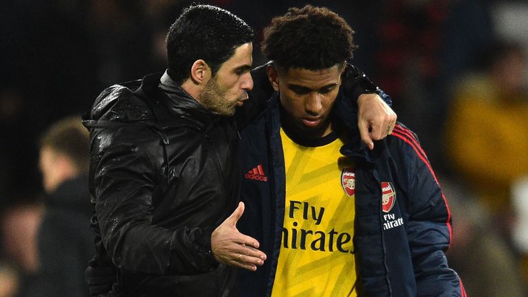 Arteta gives advice to academy product Reiss Nelson