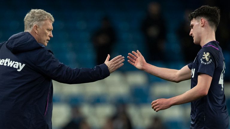 MANCHESTER, ENGLAND - FEBRUARY 19: West Ham United manager David Moyes shakes hands with Declan Rice after the Premier League match between Manchester City and West Ham United at Etihad Stadium on February 9, 2020 in Manchester, United Kingdom. (Photo by Visionhaus) *** Local Caption *** David Moyes; Declan Rice