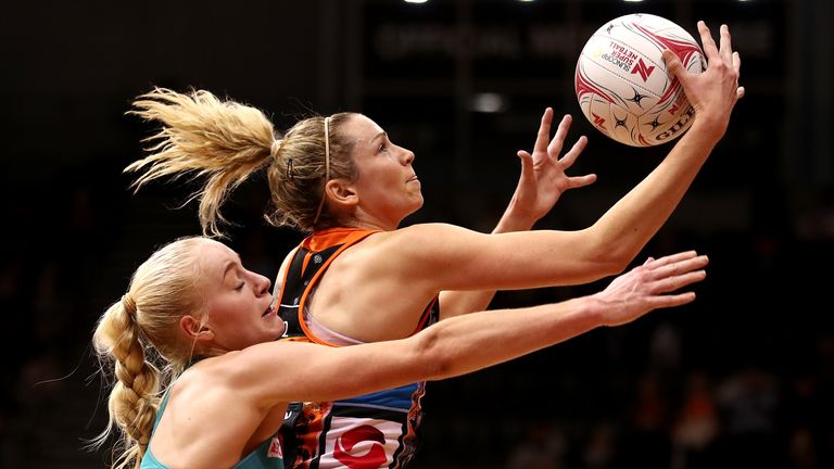 Jo Harten in Super Netball action