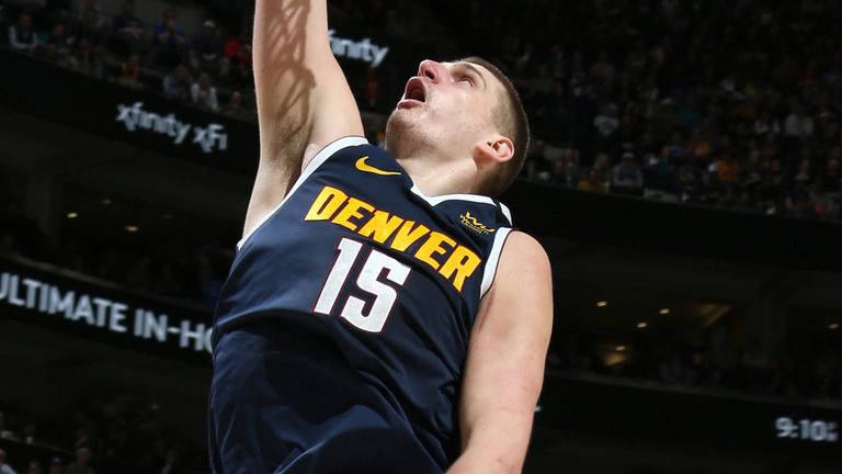 Nikola Jokic termina en el borde contra Utah