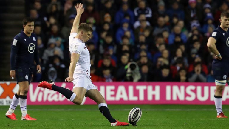 Owen Farrell takes a penalty at Murrayfield