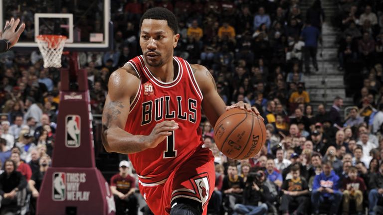 Derrick Rose playing for the Chicago Bulls in 2016