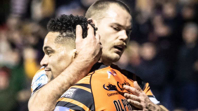 Derrell Olpherts (right) and Cheyse Blair scored Castleford's tries