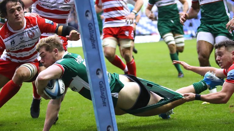 Ollie Hassell-Collins scores his second try against Gloucester