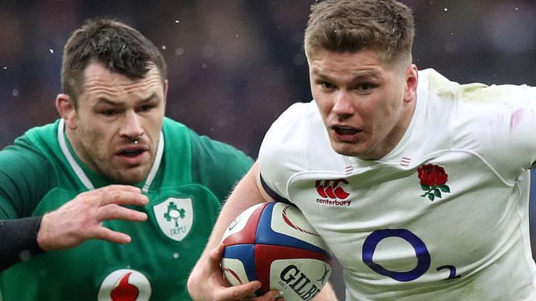 Owen Farrell breaks past Cian Healy during England's loss to Ireland at Twickenham in 2018