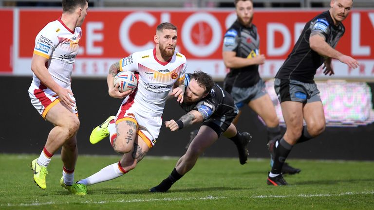 Sam Tomkins led the way with a hat-trick of tries against Castleford