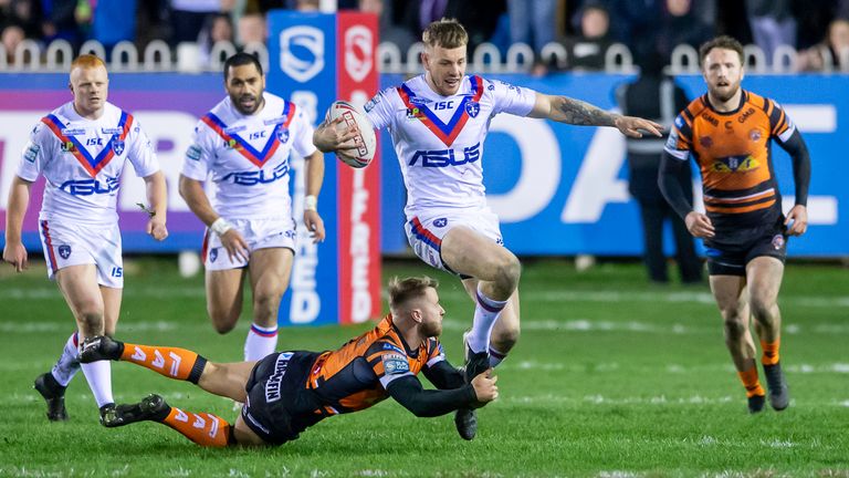 Wakefield's Tom Johnstone evades Castleford's Danny Richardson