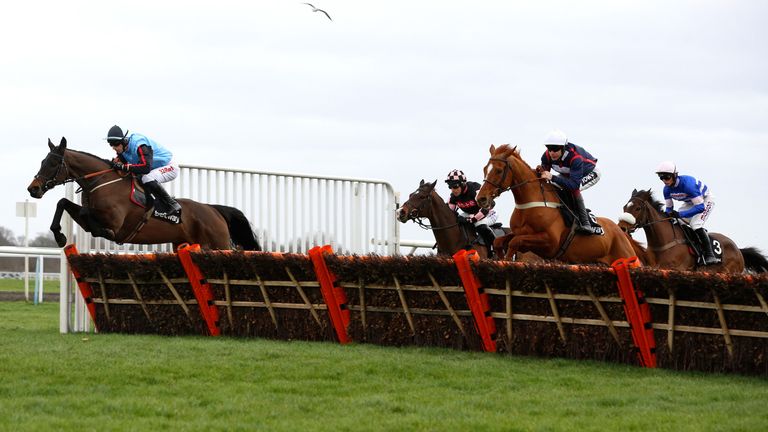 Song For Someone (white cap) begins his late Kingwell challenge