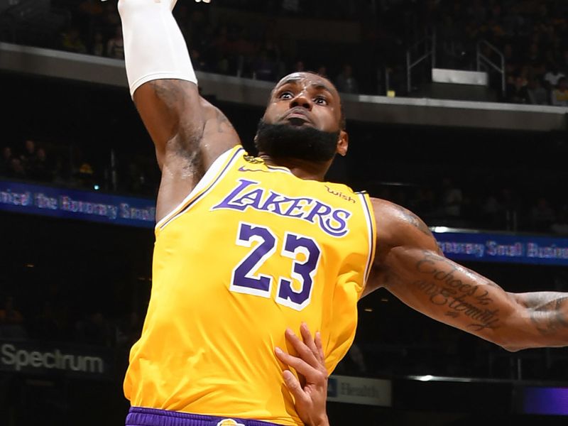 LeBron James goes off for 39-point triple-double vs. the Mavericks