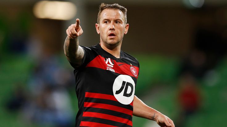 Simon Cox playing for Western Sydney Wanderers