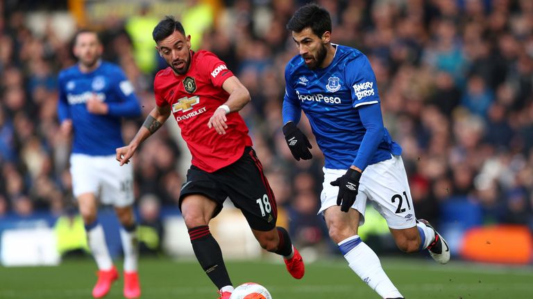 Gomes played his first game back at Goodison Park against Manchester United